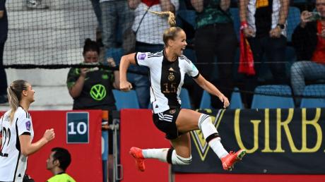 So jubelt eine Spielführerin: Giulia Gwinn wird die DFB-Elf gegen Österreich als Kapitänin anführen.