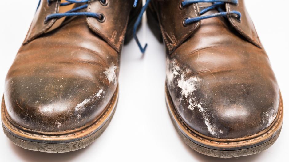 Salzränder von Schuhen entfernen: Einfacher Trick