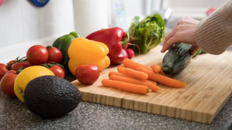 Viele Obst- und Gemüsesorten enthalten Vitamin B2.