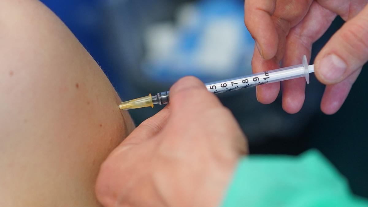 #Bayern verstärkt zum Start von Impfschaden-Hotline Personal wegen hoher Nachfrage