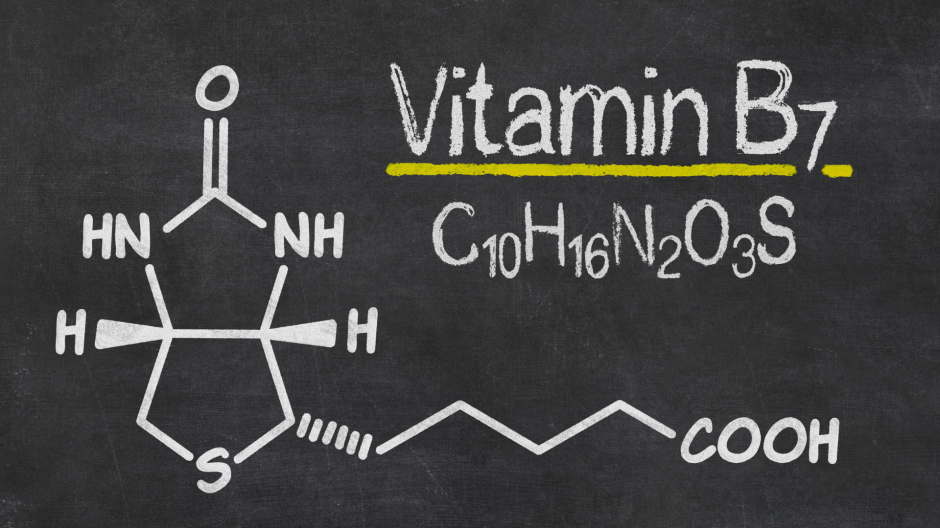 Vitamina B7: la formula chimica della biotina è C10H16N2O3S.