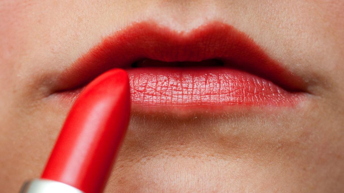 #Rote Karte für rote Lippenstifte