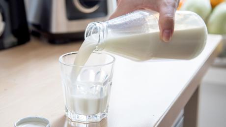 Heumilch hat im Test 2,3 Mal mehr gesunde Omega-3-Fettsäuren als konventionelle Milch, so die Warentester.