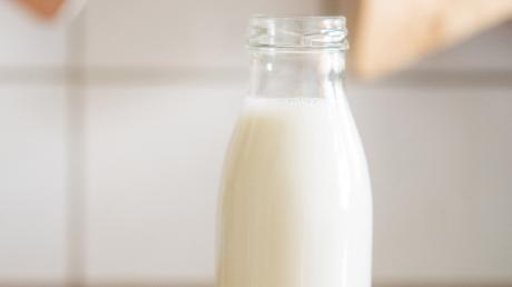 Für Milch von Weihenstephan und Sachsenmilch gibt es aktuell Lebensmittelrückrufe. 