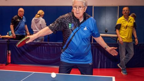 Der Moderator Frank Elstner nimmt am internationalen Tischtennis-Event «PingPongParkinson German Open» teil. Gegen die fortschreitende Bewegungsverarmung bei Parkinson helfen nicht nur Medikamente, sondern auch aktivierende Therapien.