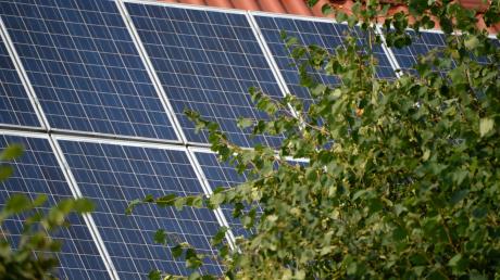 Auf den Dächern des Rathauses, des Kindergartens und der Kläranlage möchte die Gemeinde Photovoltaikanlagen installieren.