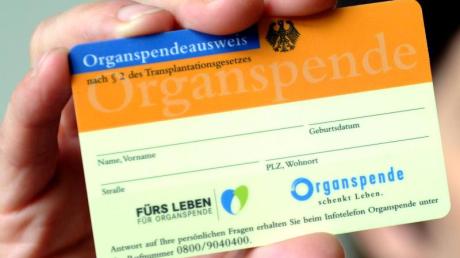 Die Organspende erfährt große Zustimmung, doch die tatsächliche Spendenbereitschaft ist niedrig. Der Bundestag berät über die Neuregelung: Kommt die umstrittene Widerspruchslösung?