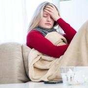 Corona, Erkältung oder Grippe? Die Symptome der Infektionen ähneln sich oft. Egal was sie auslöst: Ruhe hilft!