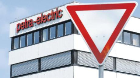 Die Firma Petra-Electric, die zur WMF-Gruppe gehört, schließt zum 31. August ihre Fertigung im Burgauer Stadtteile Unterknöringen. Nun haben 99 Mitarbeiter ihre Kündigung erhalten.  