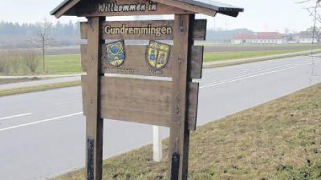 Willkommen „Am Oberanger“ in Gundremmingen: Hier zwischen Feldweg und Arzthaus ist beim Treffen der Vereine mit dem Gemeinderat als Standort einer Sporthalle vorgeschlagen worden. 