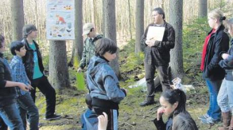 70 Schüler der Mittelschule Burgau pflanzten 1400 Bäume.  