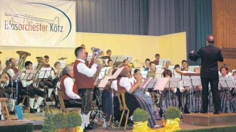 Einen facettenreichen Abend erlebten die Besucher des diesjährigen Osterkonzerts des Blasorchesters Kötz in der Günzhalle.  