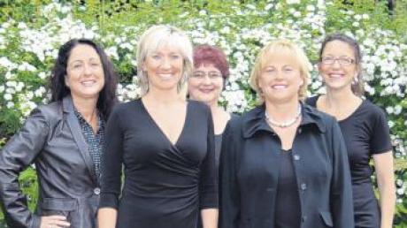 Der neue Vorstand des Gesangvereins Offingen und die neue Chorleiterin von Gospel & Joy (von links): Gisela Maisenbacher, Simone Braun, Manuela Lehr, Monika Bender, Ariane Zischak.  