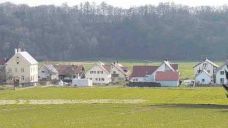 Gemeinderäte befürchten bei Schneeschmelze eine Beeinträchtigung des neuen Baugebietes „Am Feldle“, das im Westen von Glöttweng bis zu den Sommerferien erschlossen wird. 