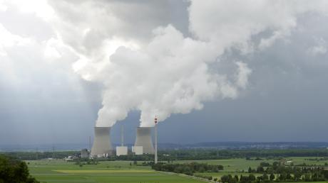 Das Kernkraftwerk Gundremmingen will zur Kühlung weiter Donauwasser nutzen.