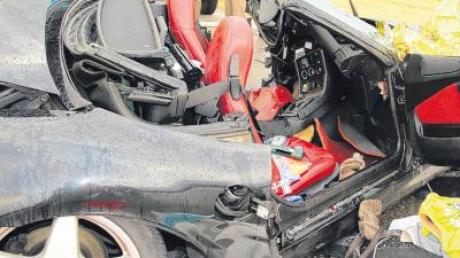 Total zerstört wurde das BMW-Cabrio eines 41-jährigen gebürtigen Ichenhausers. Er war mit seinem Wagen bei Starkregen ins Schleudern geraten und gegen einen entgegenkommenden VW Polo geprallt.  