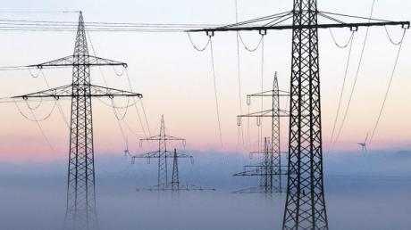Noch sind die Netze nicht bereit für die große Energiewende. Doch die Vertreter der IHK Schwaben hat noch ganz andere Bedenken. Sie warnen vor Lücken in der Stromversorgung, die ab 2014 nicht auszuschließen seien. 