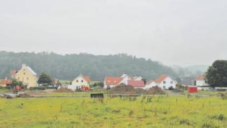 Die Erschließung des Baugebietes „Feldle“ in Glöttweng ist fast abgeschlossen. Die Gemeinde Landensberg verkauft dort zwölf Bauplätze.  