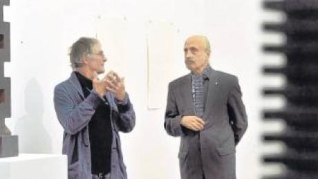 Sándor Kecskeméti bei der Eröffnung seiner Ausstellung im Künstlerhaus Wien mit Kurator Joachim Lothar Gartner.  