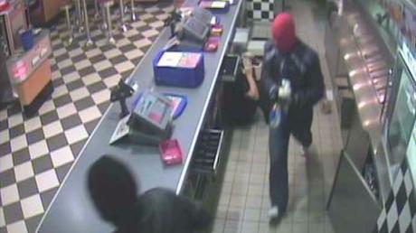 Zwei maskierte Räuber hatten am 3. November den Burger King in Scheppach überfallen 