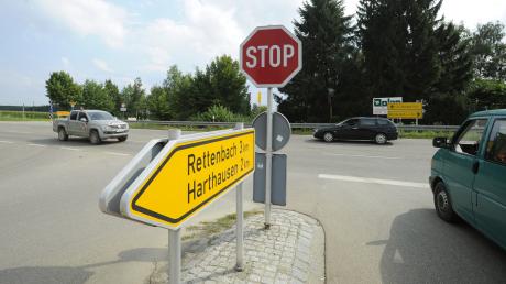 Künftig könnte der Weg nach Rettenbach über einen Kreisverkehr führen 