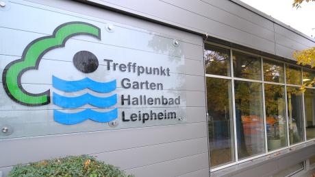 Im Gartenhallenbad Leipheim gehen Patienten der forensischen Abteilung des Bezirkskrankenhauses Günzburg schwimmen. Dies macht einem GZ-Leser Sorgen.