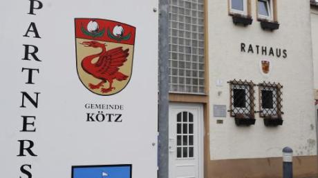 Das Kötzer Rathaus ist zugleich Verwaltungssitz von Kötz und Bubesheim. Es entspricht nicht mehr den heutigen Anforderungen an eine zeitgemäße Verwaltung. 