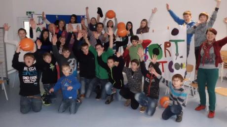 Sportlich: Die offene Ganztagsschule der Markgrafen-Realschule Burgau hat bei einem Wettbewerb 4100 Euro und andere Geschenke gewonnen. 