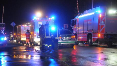Zwei Mädchen wurden am 27. Dezember am Bahnübergang in der Ulmer Straße in Günzburg von einem Zug der Mittelschwabenbahn erfasst und getötet. Eine dritte Jugendliche konnte der Regionalbahn gerade noch ausweichen.  