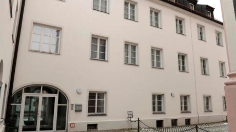 Der ehemalige Schwestertrakt des Maria-Ward-Klosters in Günzburg soll zu Wohnplätzen für Menschen mit Behinderungen umgewandelt werden. 