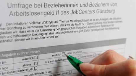 Umstritten ist die Umfrage bei Hartz-IV-Empfängern zur Arbeit des Jobcenters des Landkreises Günzburg.
