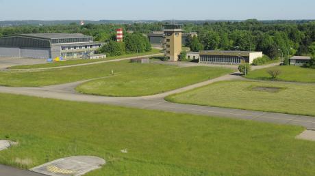 Die Umwandlung des ehemaligen Leipheimer Fliegerhorstgeländes (Archivfoto) in ein Gewerbegebiet bringt Bibertal und Kötz mehr Lkw-Verkehr.