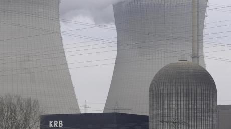Die Leistung des Gundremminger Kernkraftwerks soll um gut 20 Megawatt pro Block (jeweils 1344 Megawatt) gesteigert werden. Kernkraftgegner Raimund Kamm befürchtet, dass der Antrag noch vor den Wahlen im Herbst genehmigt werden könnte.  