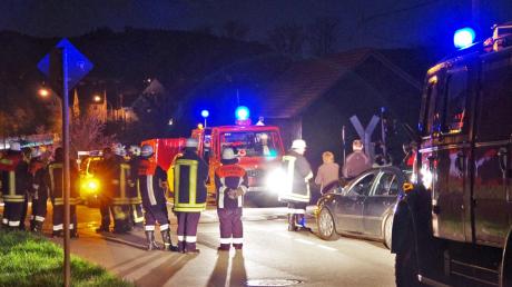 Glimpflich ist am Mittwochabend ein Bahnunfall in Niederraunau abgegangen. Ein Autofahrer hatte einen Zug übersehen. Verletzt wurde zum Glück niemand. Es entstand lediglich Sachschaden in Höhe von etwa 2000 Euro.  