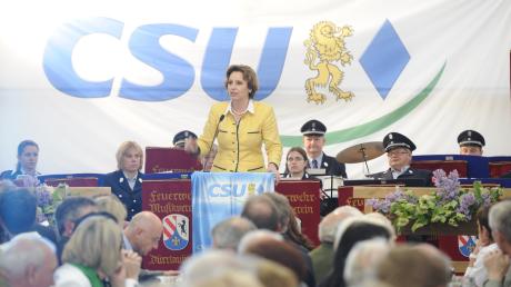 Die bayerische Sozialministerin Christine Haderthauer hielt die Festrede beim Pfingstfest des SC Mönstetten. 