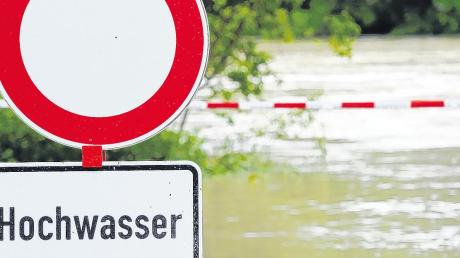In Günzburg hat die Donau an wenigen Stellen ihr Bett verlassen und Uferbereiche überflutet. Der Höchststand wurde Montag früh erreicht. Viele Forst- und Radwege in Flussnähe waren gestern noch gesperrt. 