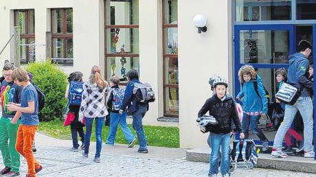 Schulschluss gestern Mittag in Offingen. Geht es nach einer Untersuchung der SPD-Landtagsfraktion, dann muss die Mittelschule bald ganz schließen.