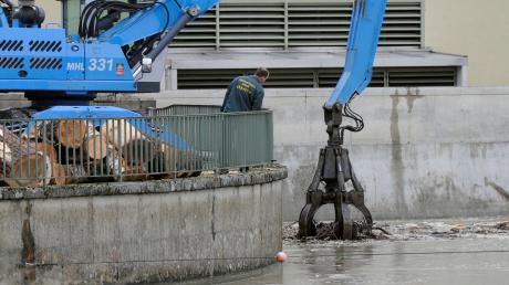 Beim Donaukraftwerk in Günzburg wurden am Sonntagnachmittag und Montagvormittag zwei Leichen gefunden.