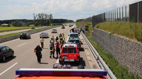 Die Autobahn wurde während der Rettungsaktion kurzzeitig in beide Richtungen gesperrt. 