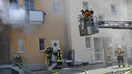 Vermutlich ein Mieter hat im Keller eines Mehrfamilienhauses in Offingen am Montagnachmittag Feuer gelegt. 