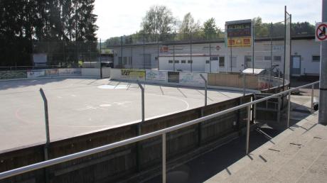 Der Burgauer Stadtrat hat sich in der vergangenen Sitzung noch einmal mit der Sanierung des Eisstadions befasst. 

