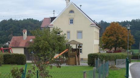 Beim Glöttwenger Kindergarten sollen neue Parkplätze entstehen. 