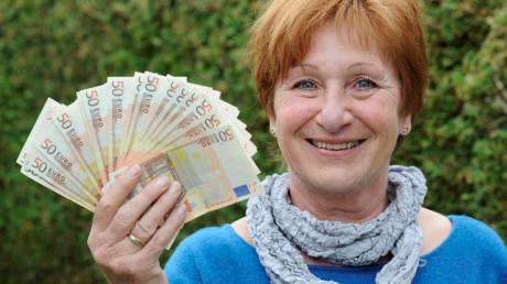 Rosina Bader aus Kleinanhausen gewann gestern 1000 Euro beim Bilderrätsel unserer Zeitung. Es ist ihr erster Rätselgewinn.  
