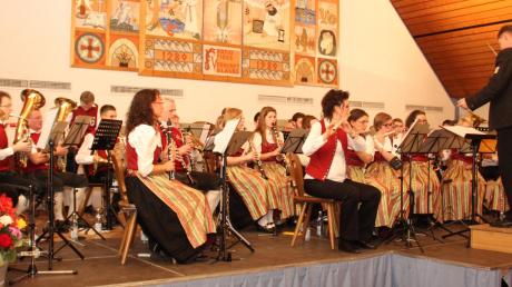 Ein anspruchsvolles Herbstkonzert präsentierte die Musikvereinigung der Handschuhmacher Burgau im Albertus-Magnus-Haus.  

