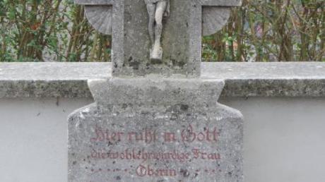 Der Grabstein der ehemaligen Franziskanerinnen ist zurück auf dem Jettinger Friedhof.  
