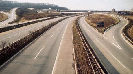 Leere Autobahnen gab es am ersten autofreien Sonntag am 25. November 1973.  
