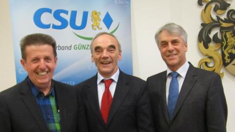 Einstimmig wurde Hans Reichhart von der Jettinger CSU zu ihrem Bürgermeisterkandidaten gewählt. Das Bild zeigt von links den Fraktionsvorsitzenden Leonhard Krumm, Bürgermeister und Bürgermeisterkandidat Hans Reichhart sowie den Ortsvorsitzenden der CSU und Zweiten Bürgermeister Hermann Högel. 
