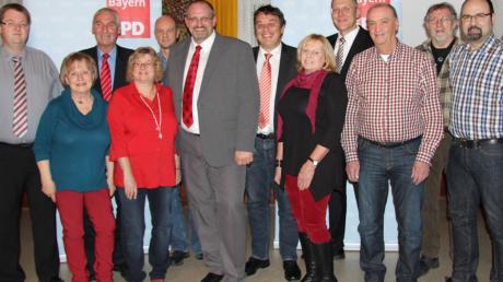 Mit sechzehn Kandidaten tritt die SPD Bibertal bei der Wahl zum Gemeinderat an, zur Nominierungsversammlung jedoch mussten sich viele entschuldigen. Dabei waren SPD Bürgermeisterkandidat Guido Berning und SPD-Kreisvorsitzender Achim Fißl.   


