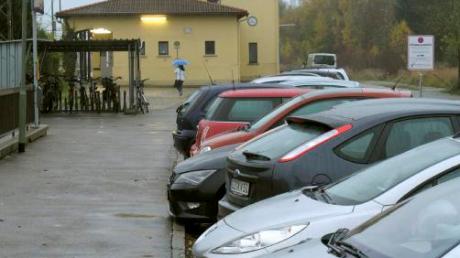 Am Burgauer Bahnhof entstehen neue Parkplätze.  
