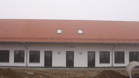 Die neue Kindertagesstätte in Rettenbach wurde bereits bezogen. Mit der Errichtung einer Fotovoltaikanlage auf dem Dach an der Süd- und an der Westseite des Gebäudes könnte bald Sonnenstrom genutzt werden. 
